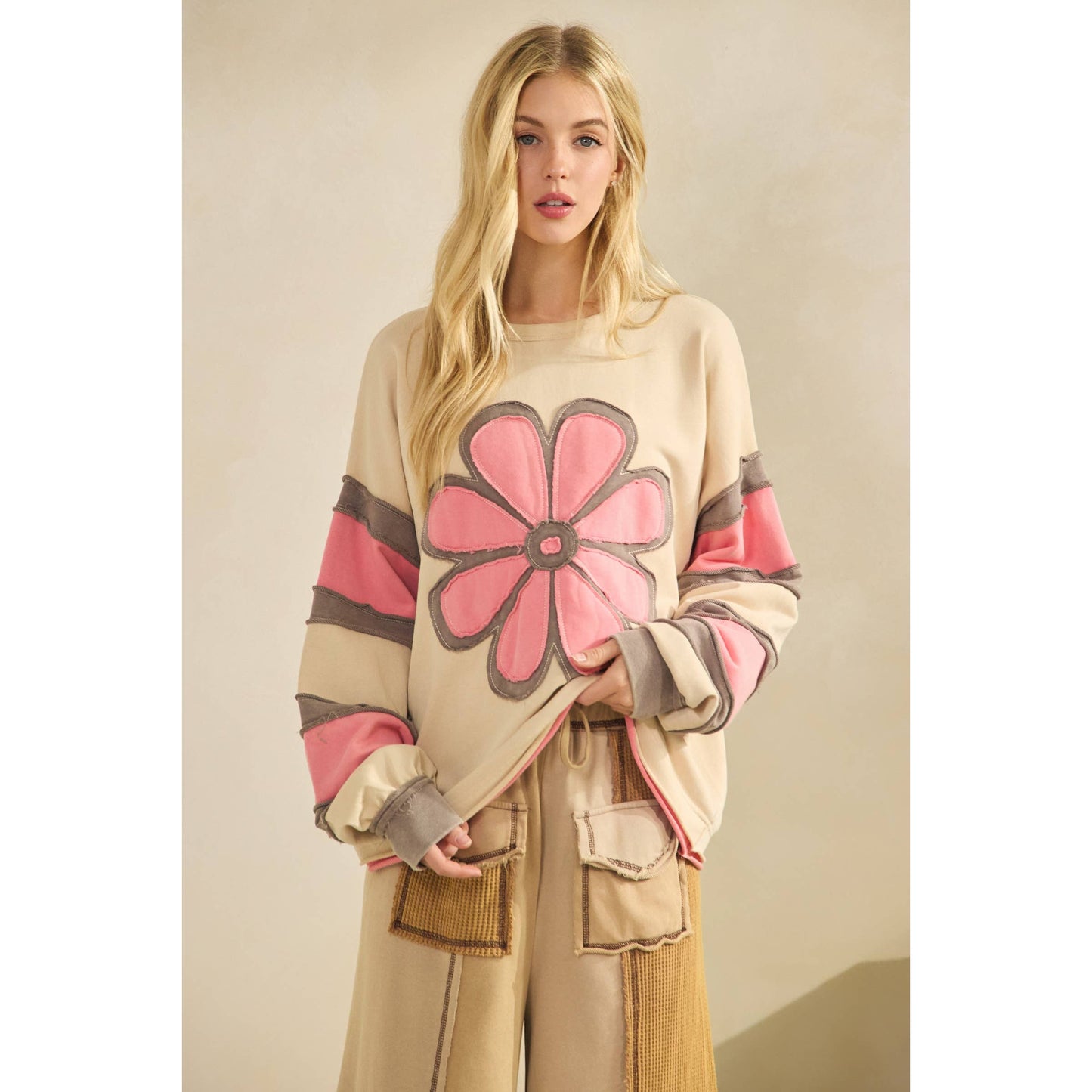 GROOVY BLOOM PULLOVER