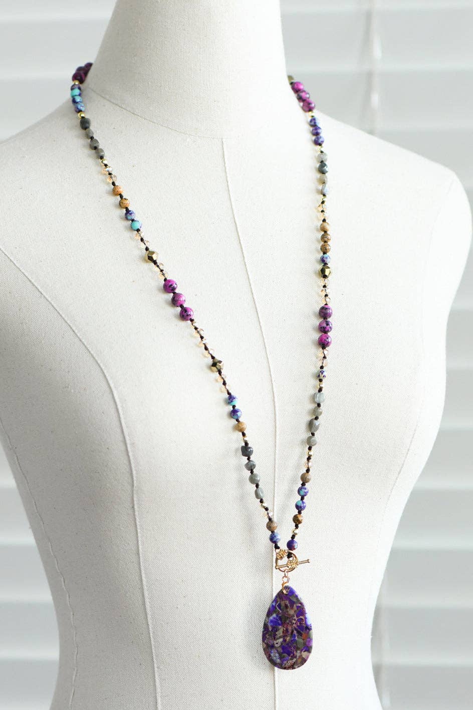 Natural Stone Bead Necklace with Stone Pendant