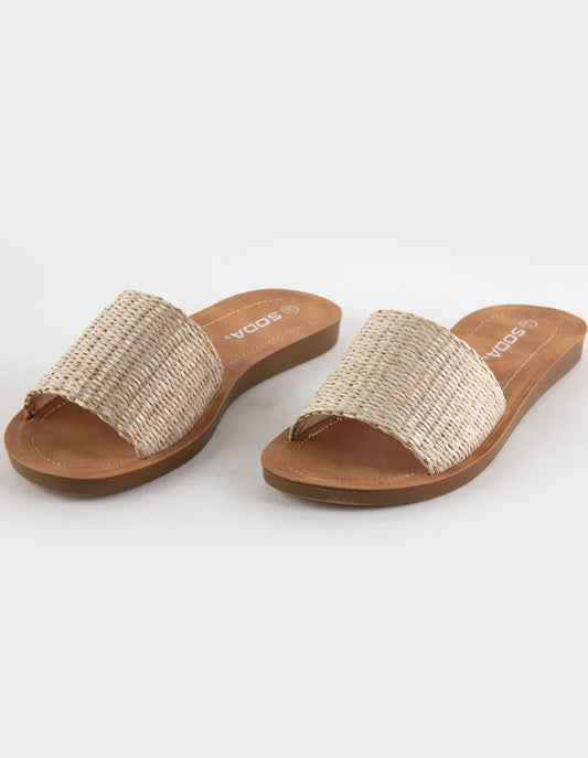 Soda Efron in Raffia