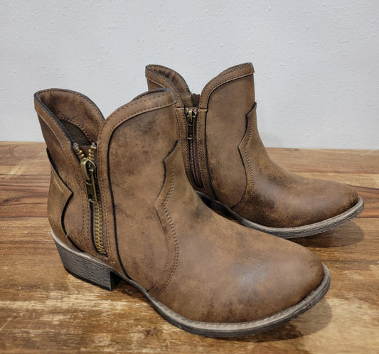 Evie Boot by Very G