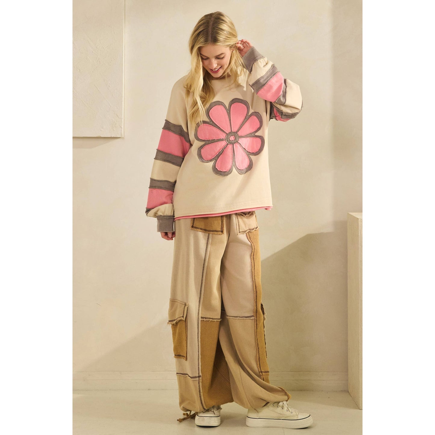 GROOVY BLOOM PULLOVER