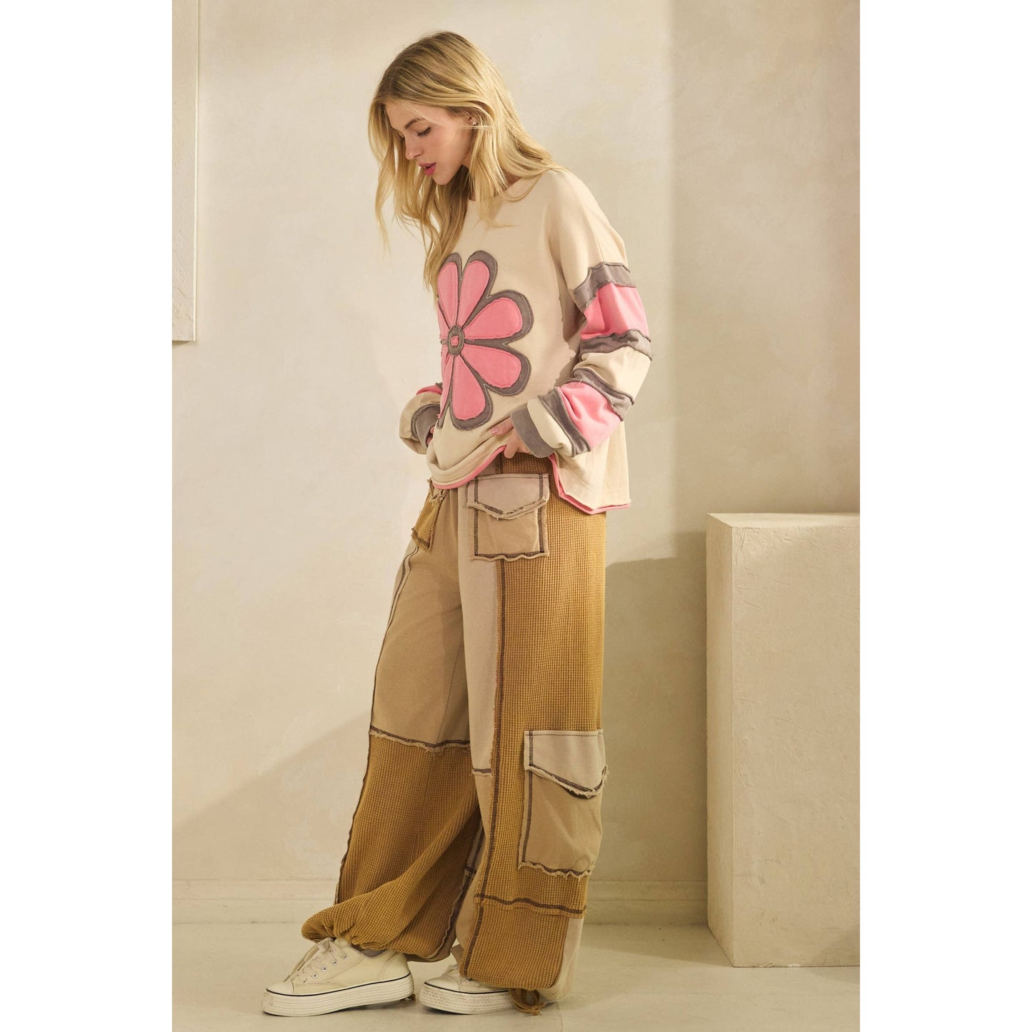 GROOVY BLOOM PULLOVER